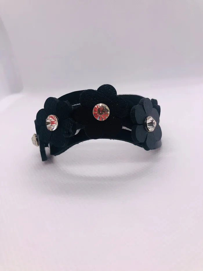 Restraints nima Black leather bracelet